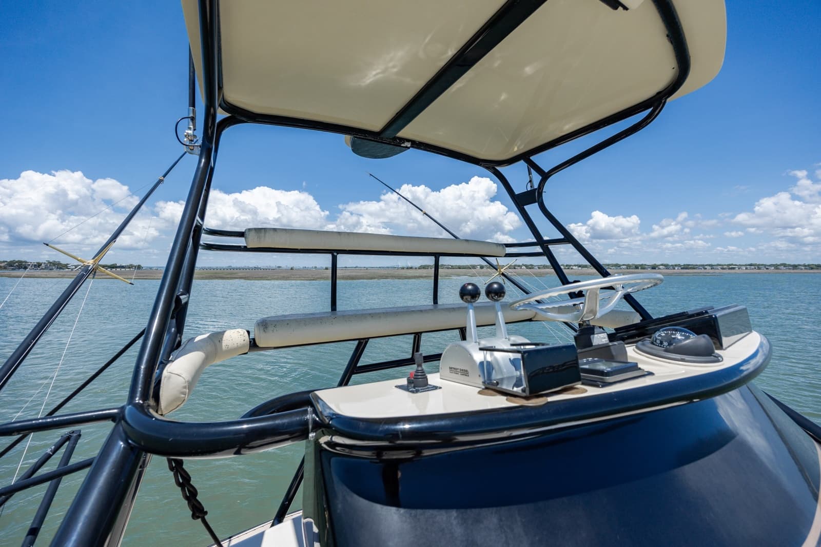 2003 Donzi R58 Express