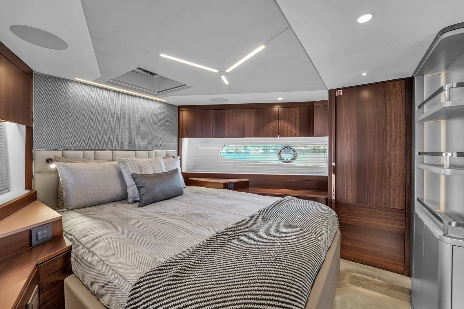 2023 Sunseeker Manhattan