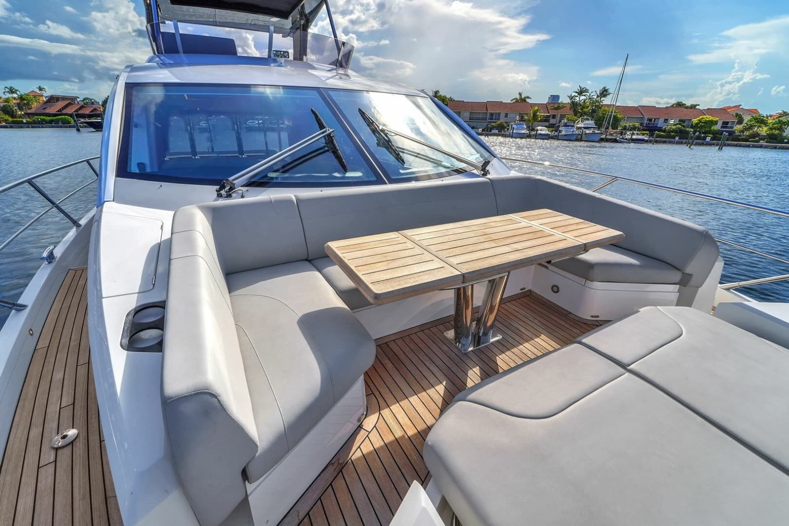 2023 Sunseeker Manhattan