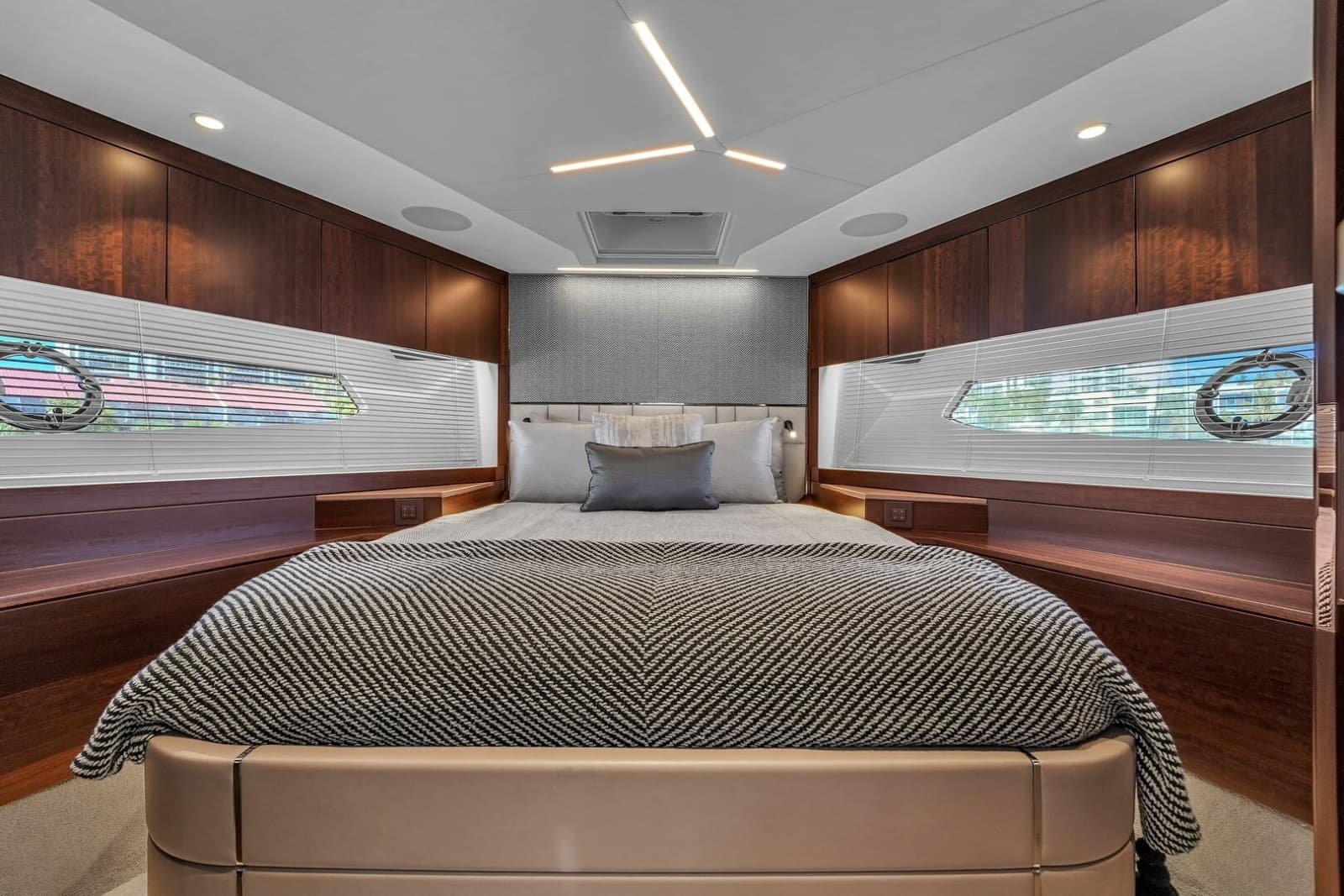 2023 Sunseeker Manhattan
