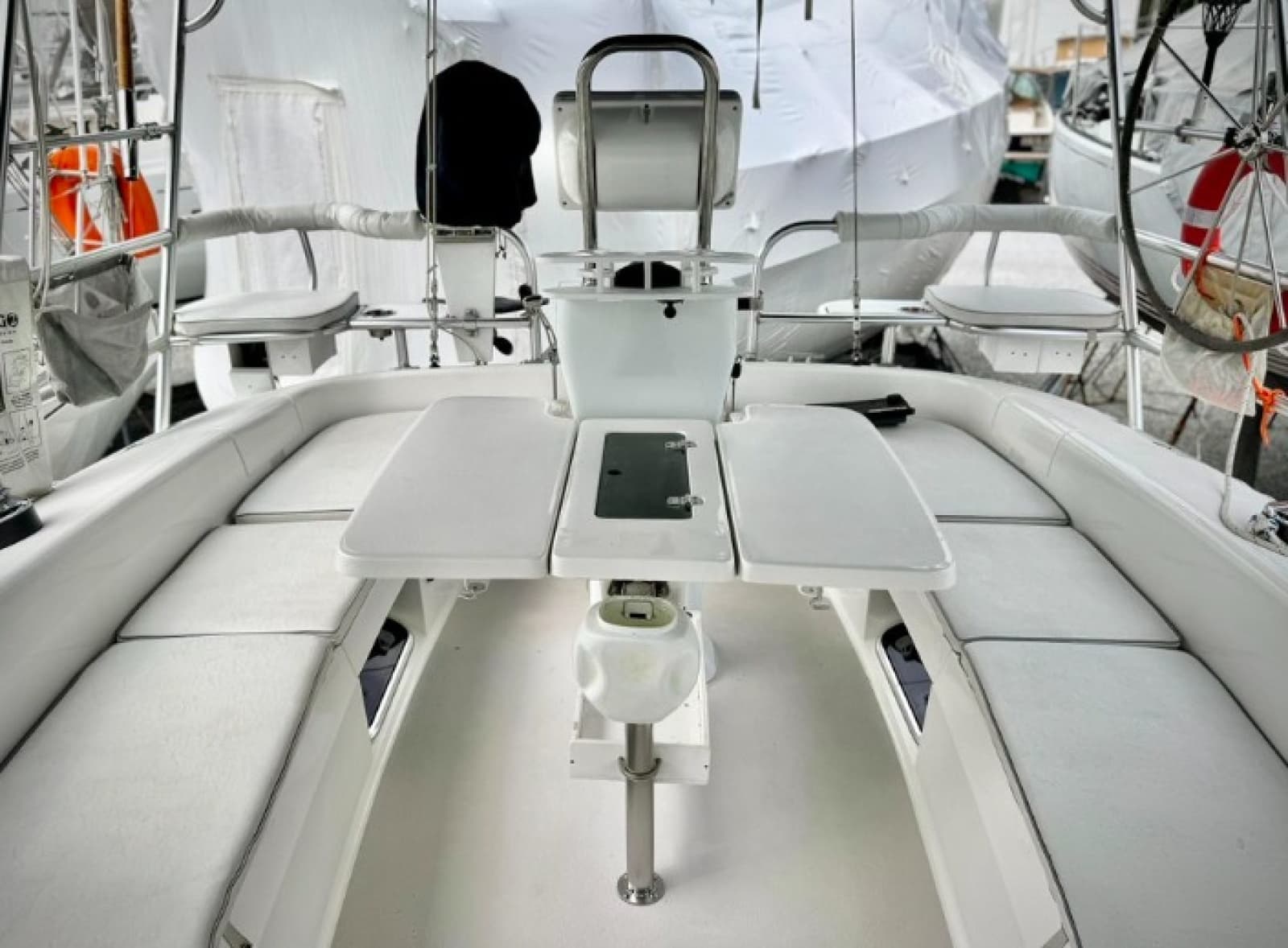 2004 Catalina 387