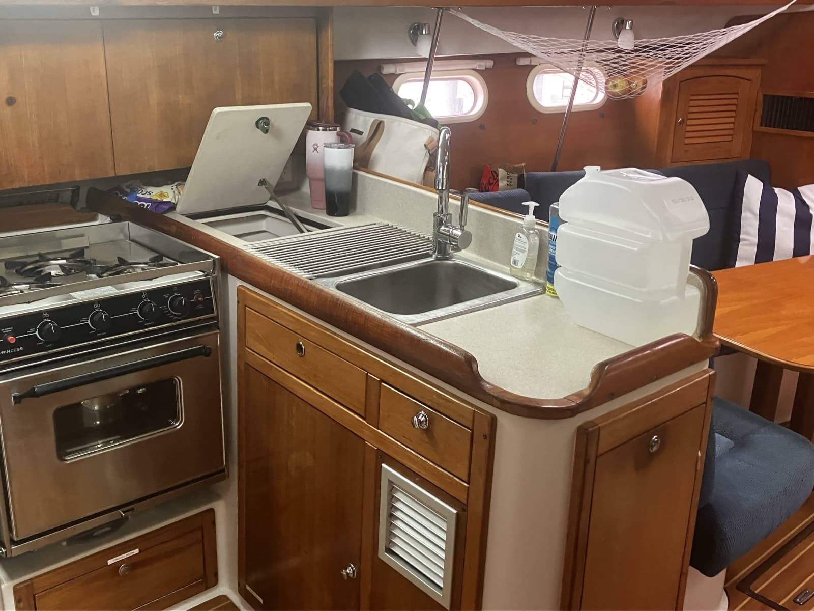 2004 Catalina 387