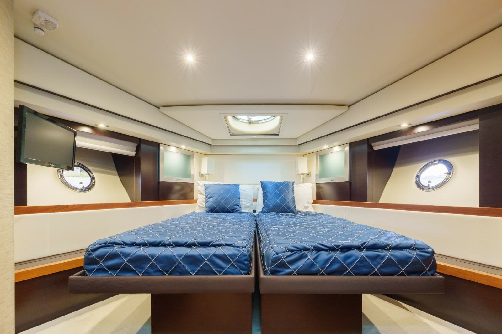 2017 Tiara Yachts C53 Coupe