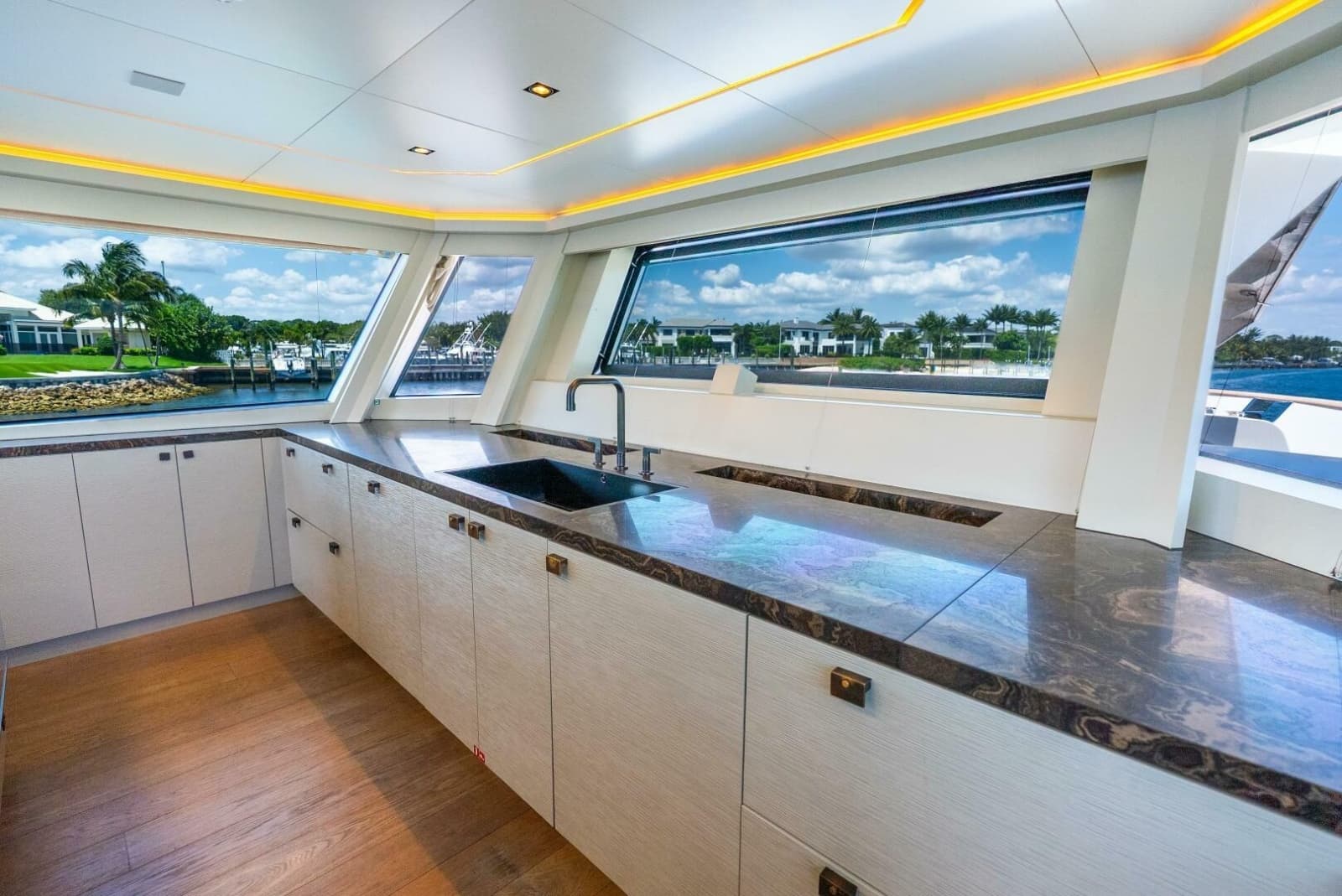 2019 Van der Valk LeVen 90