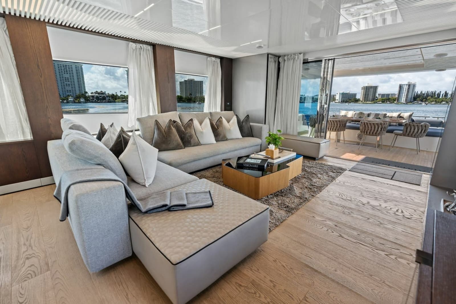 2018 Ferretti Yachts 850 Motoryacht