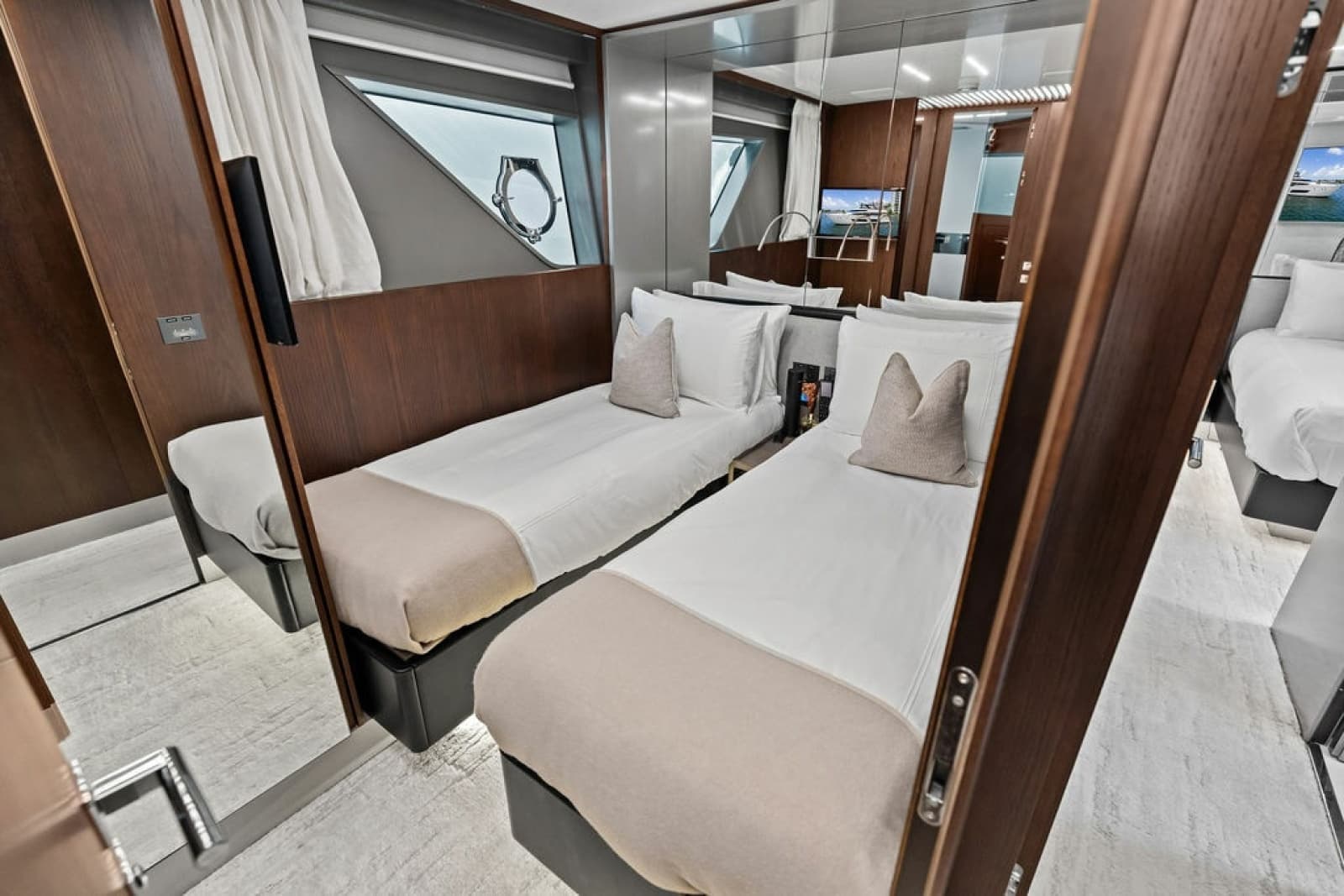 2018 Ferretti Yachts 850 Motoryacht