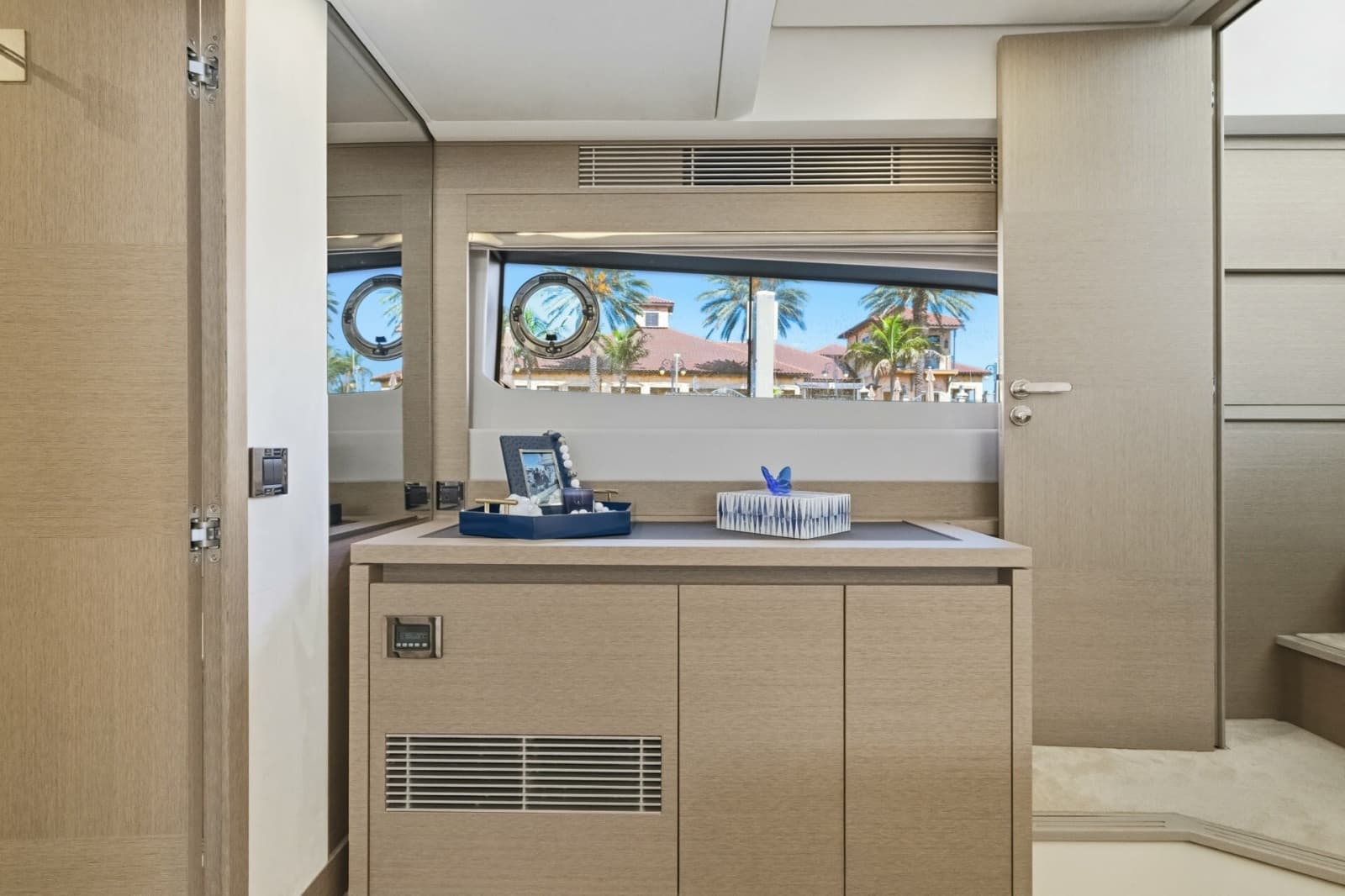 2022 Prestige 520 Fly