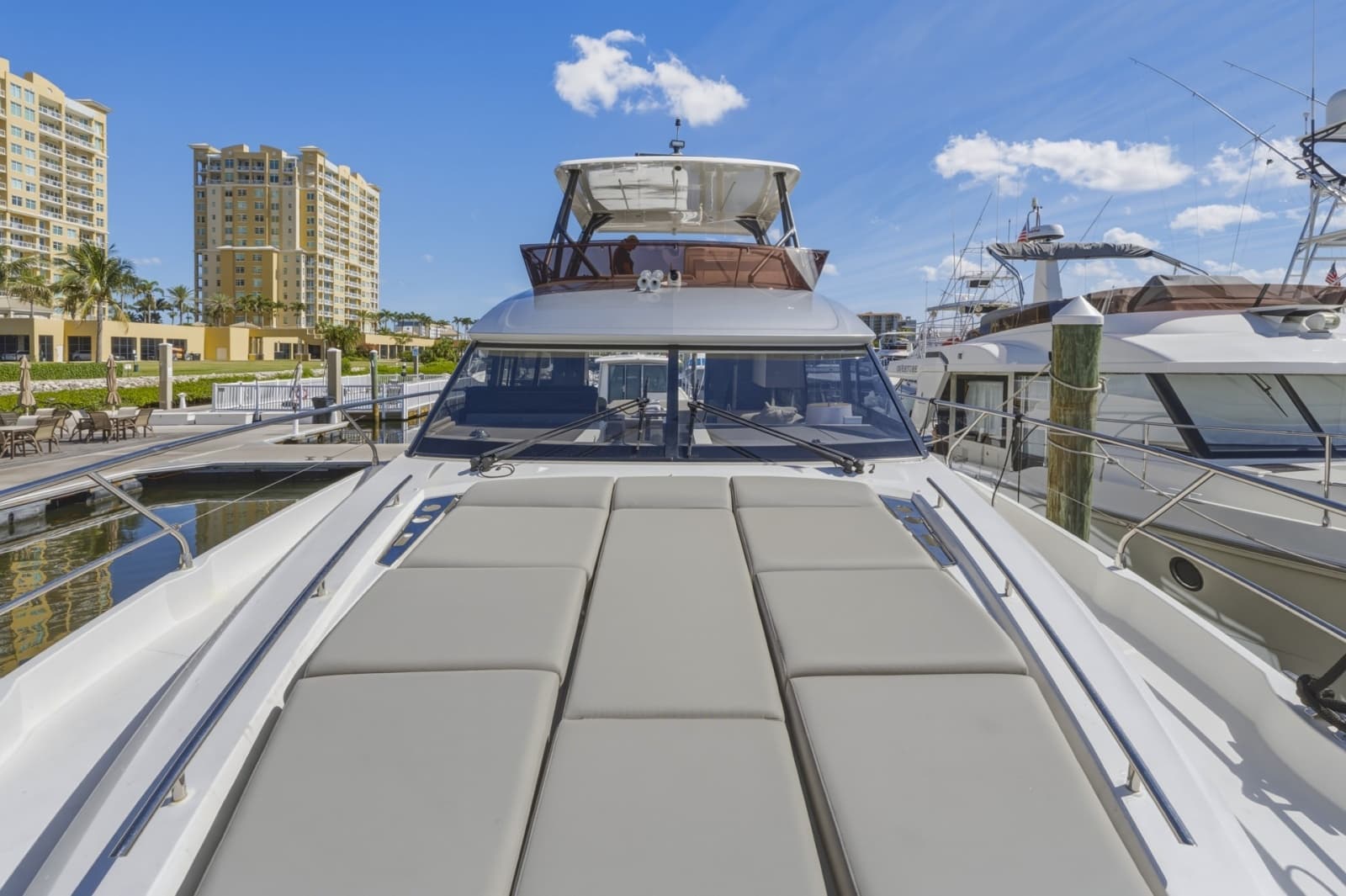 2022 Prestige 520 Fly