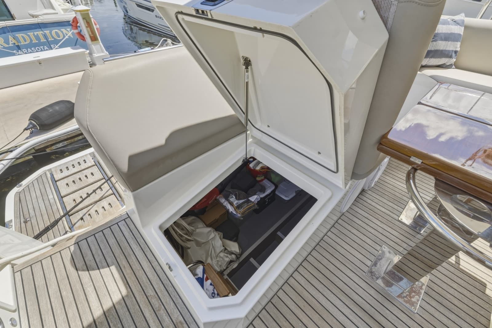 2022 Prestige 520 Fly