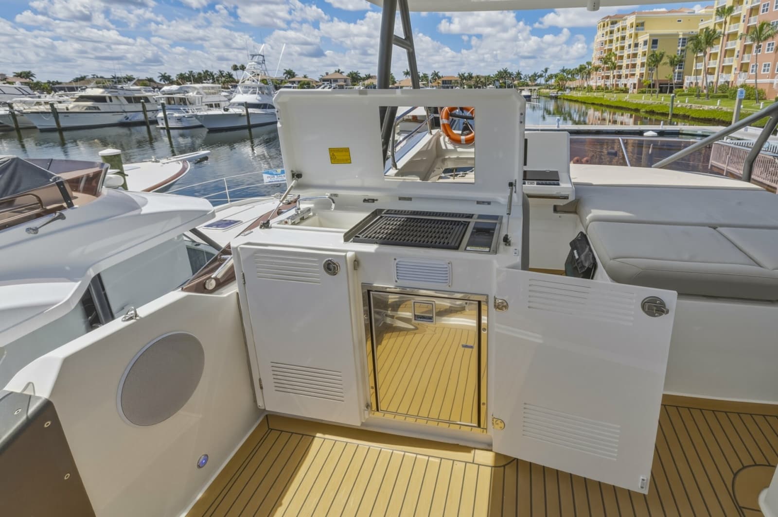 2022 Prestige 520 Fly
