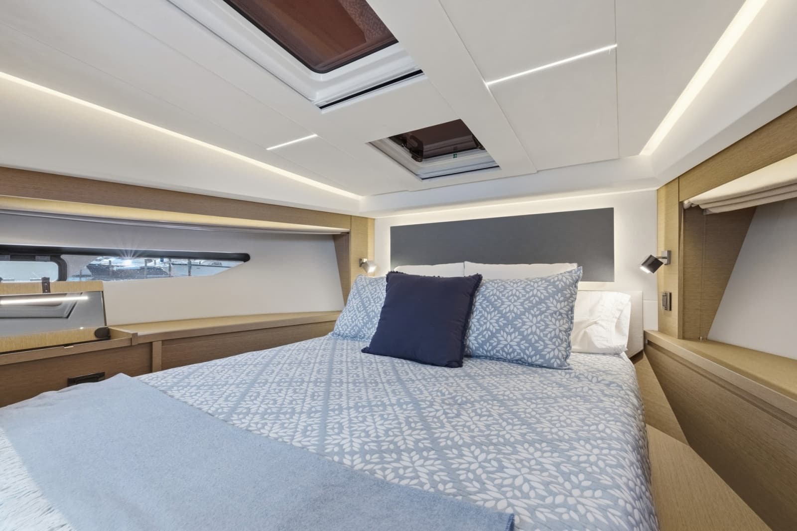 2022 Prestige 520 Fly