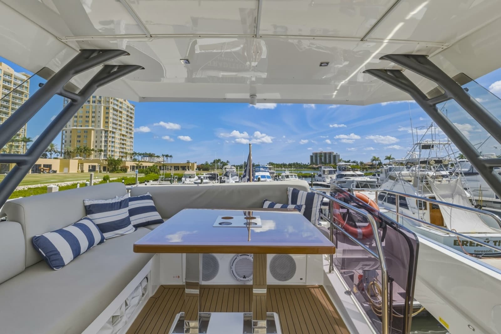2022 Prestige 520 Fly