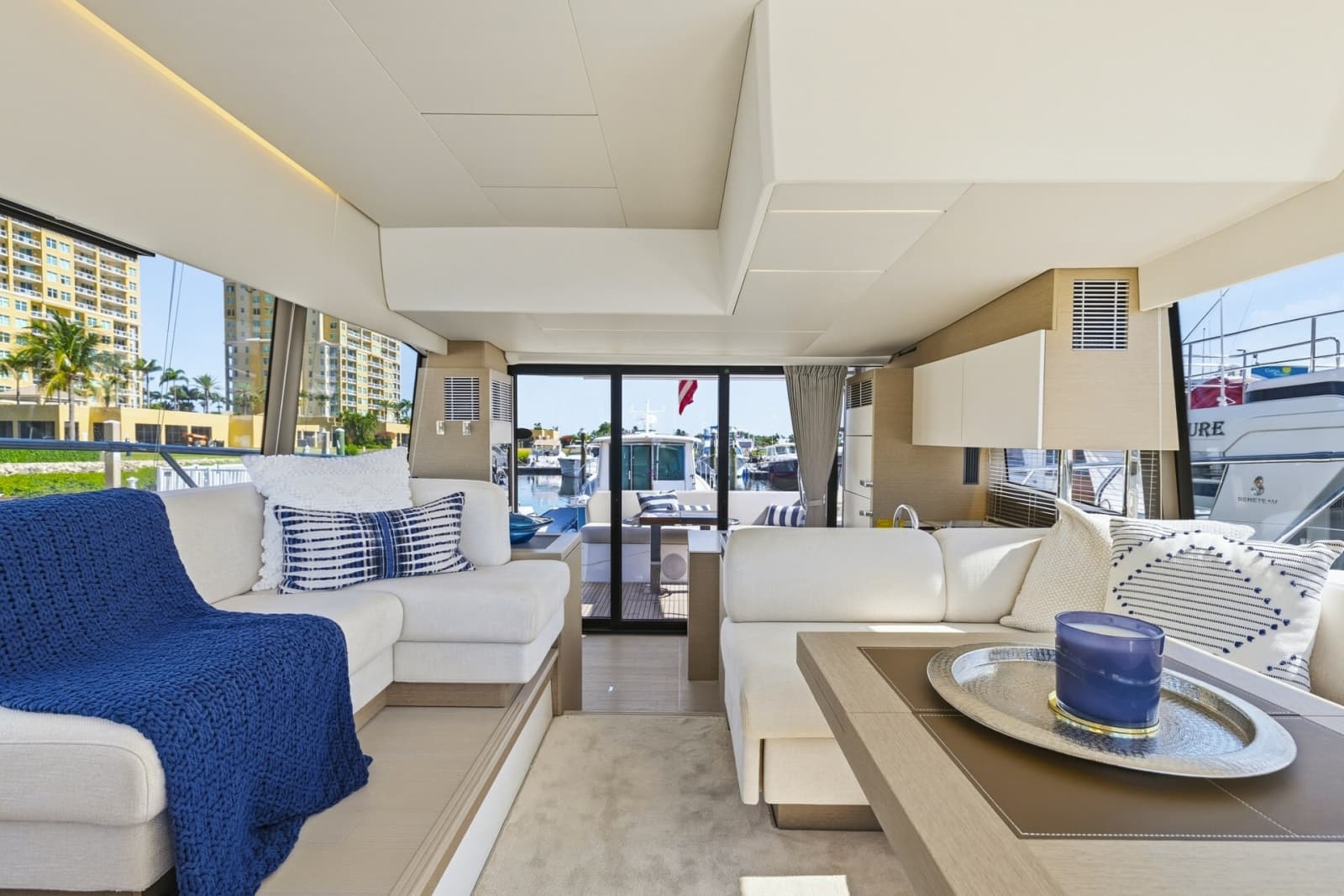 2022 Prestige 520 Fly