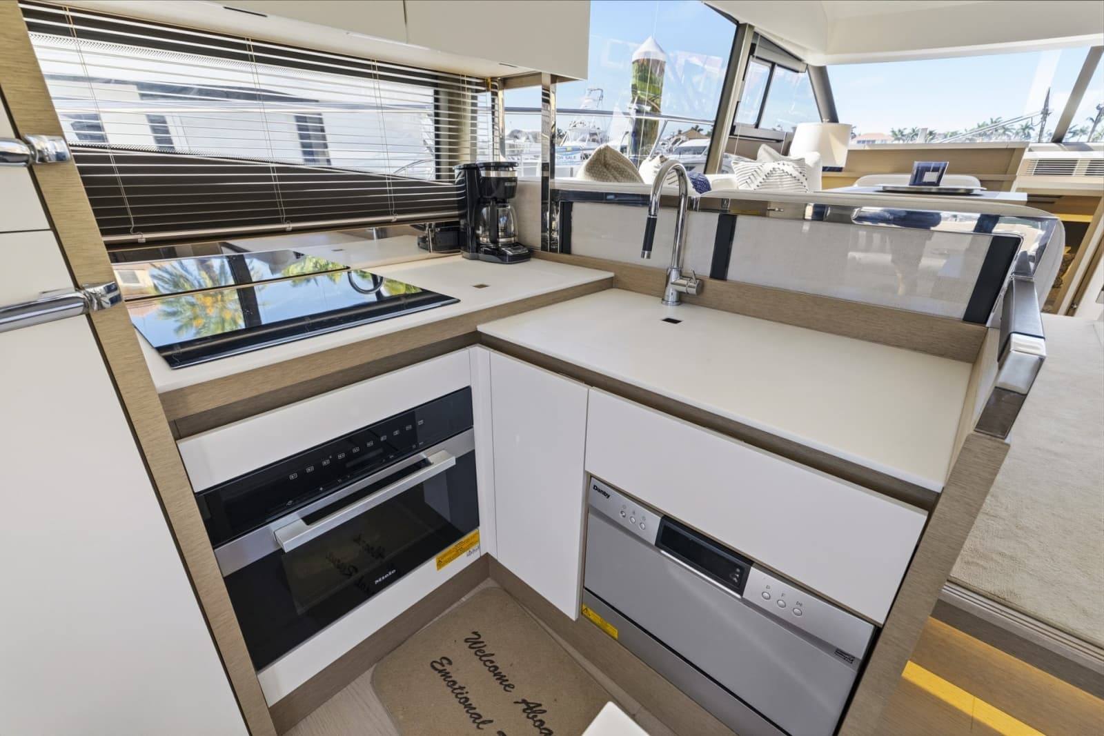2022 Prestige 520 Fly