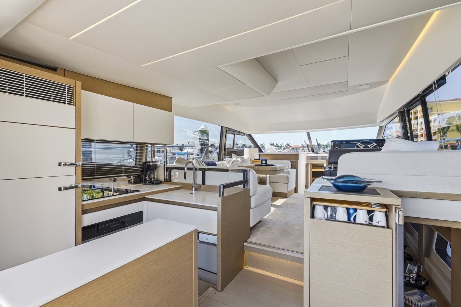 2022 Prestige 520 Fly