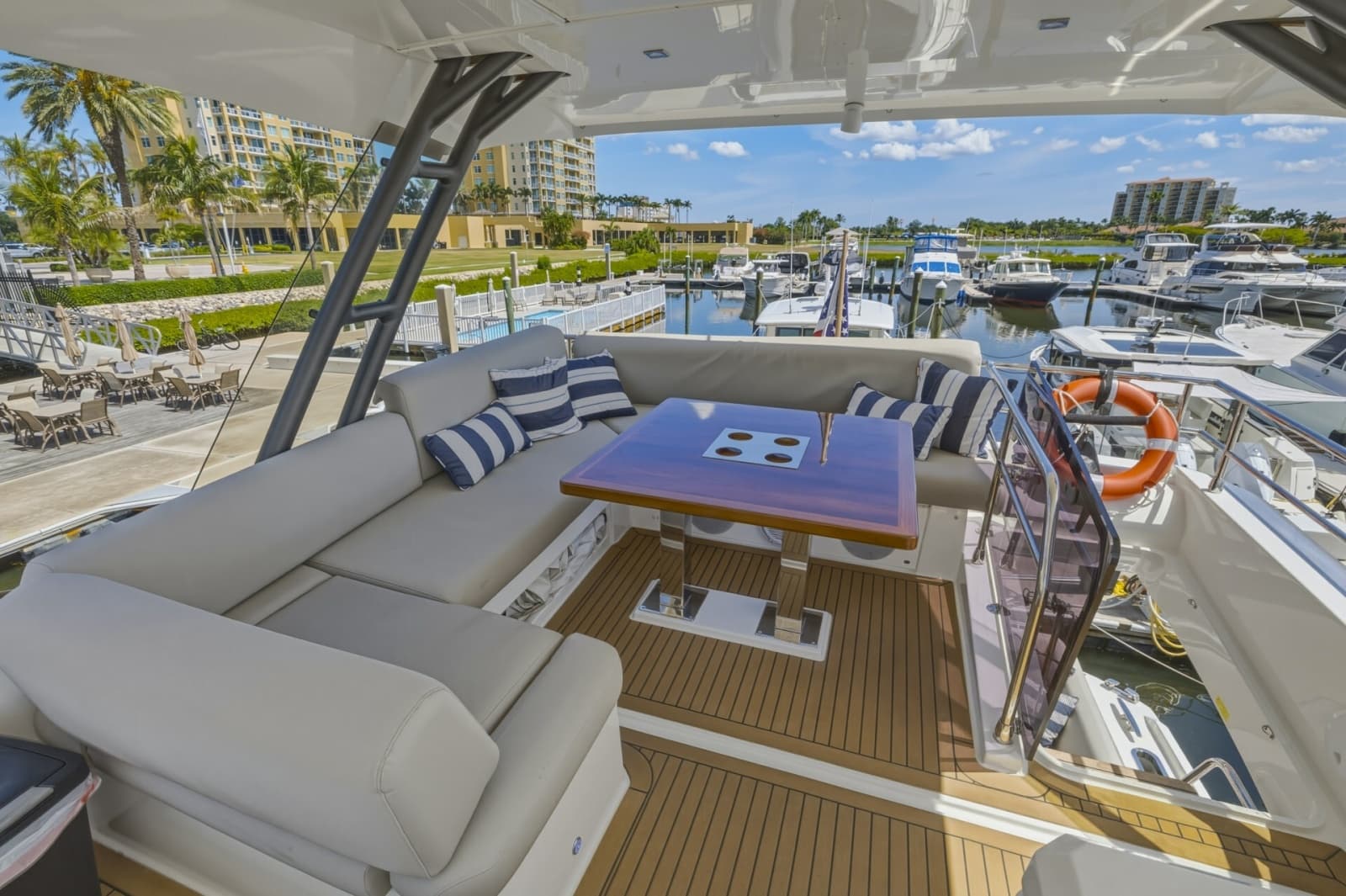 2022 Prestige 520 Fly