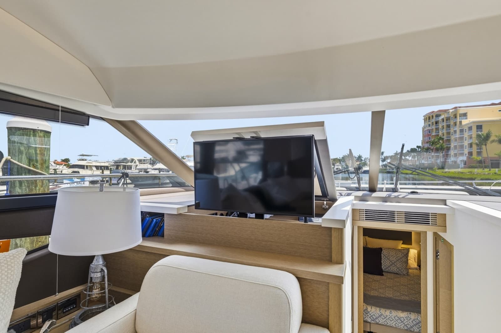 2022 Prestige 520 Fly