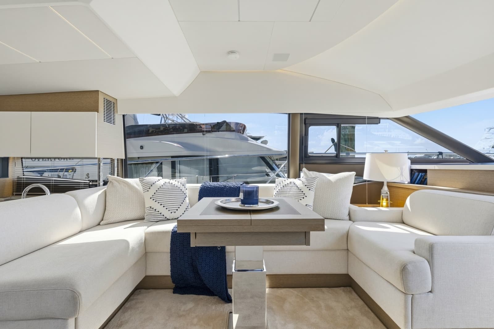 2022 Prestige 520 Fly