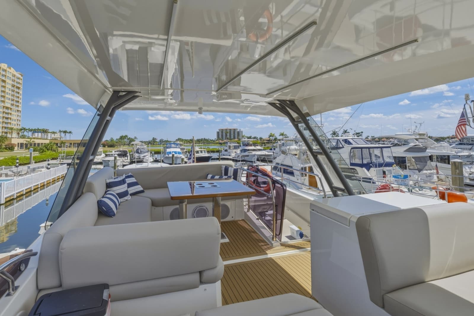 2022 Prestige 520 Fly