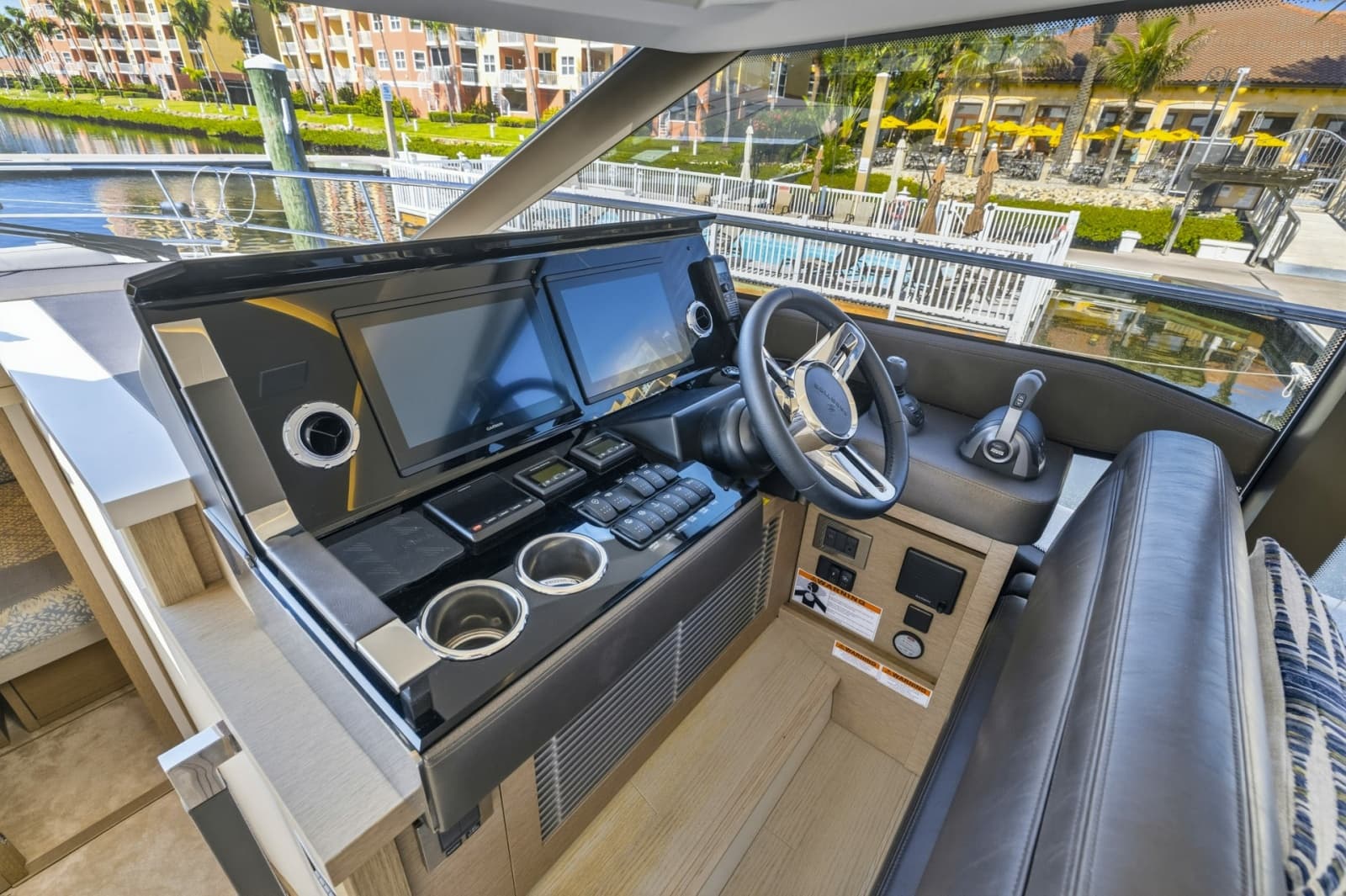 2022 Prestige 520 Fly