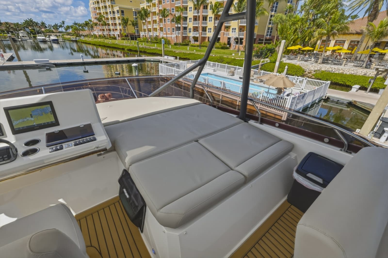 2022 Prestige 520 Fly