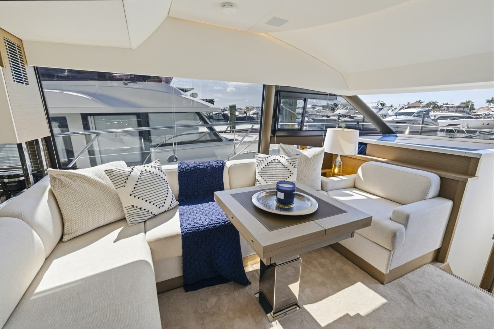 2022 Prestige 520 Fly