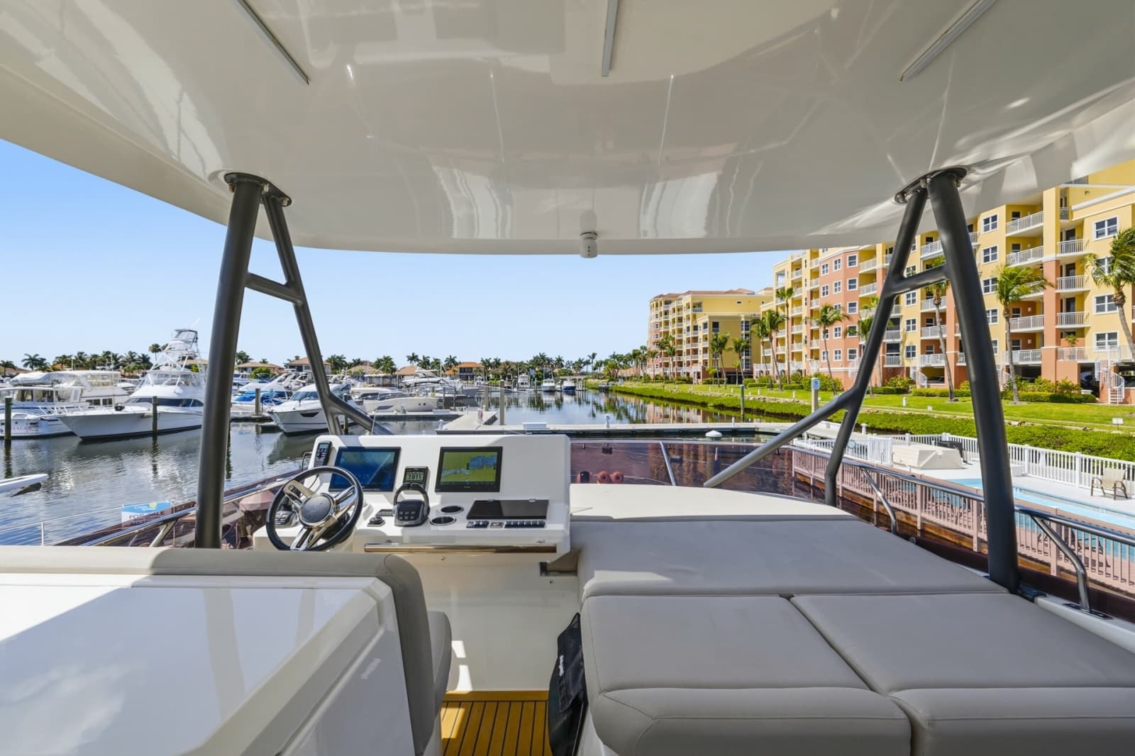 2022 Prestige 520 Fly