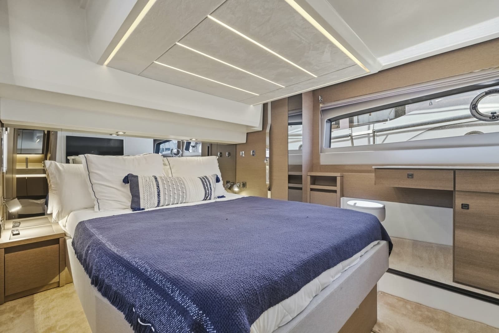 2022 Prestige 520 Fly