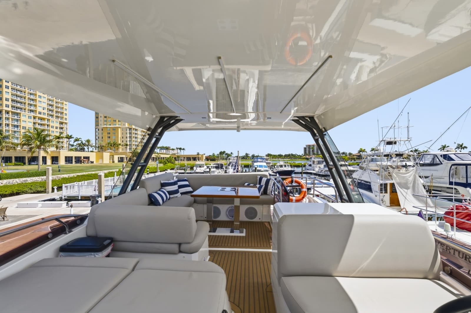 2022 Prestige 520 Fly