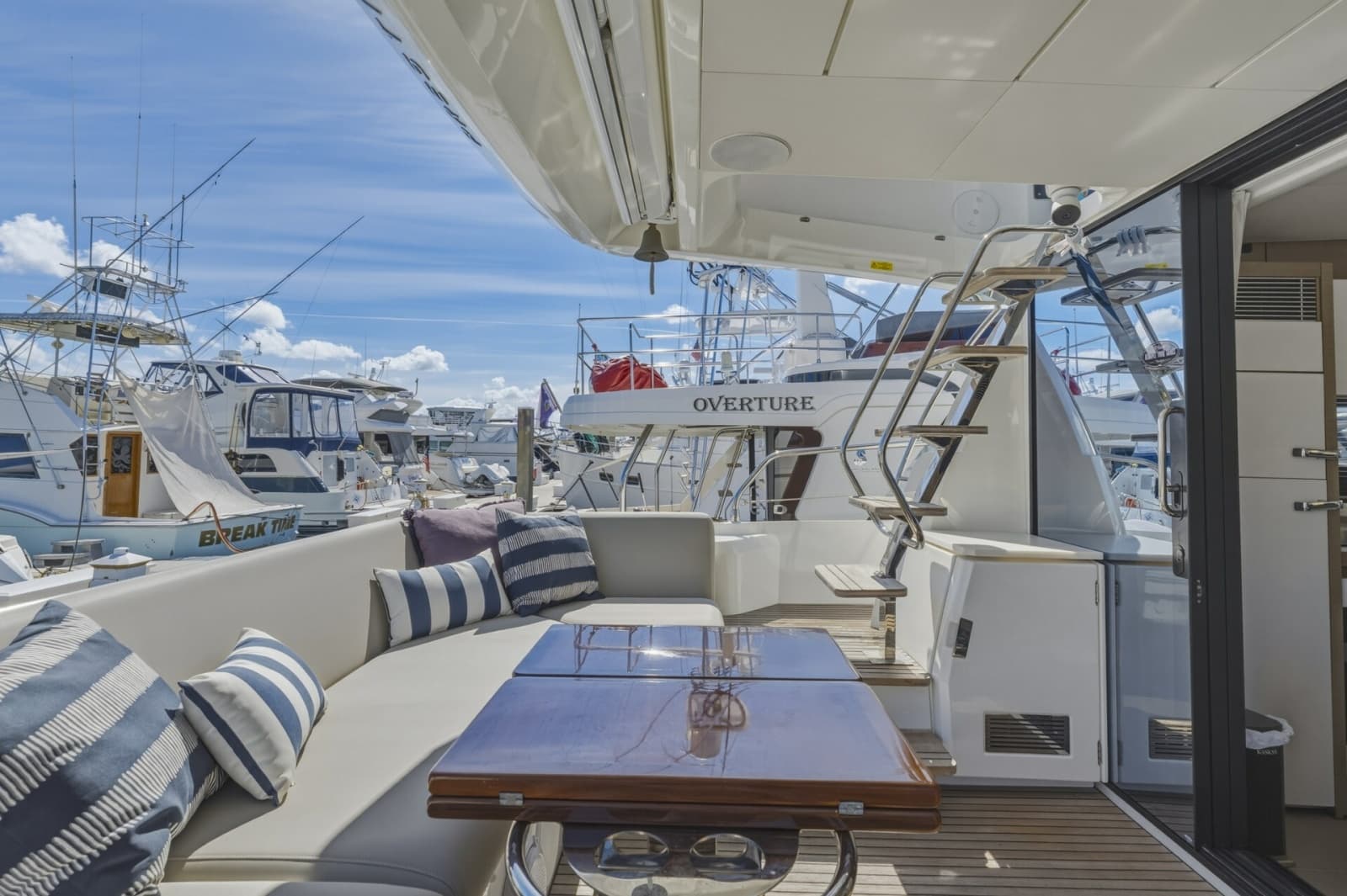 2022 Prestige 520 Fly