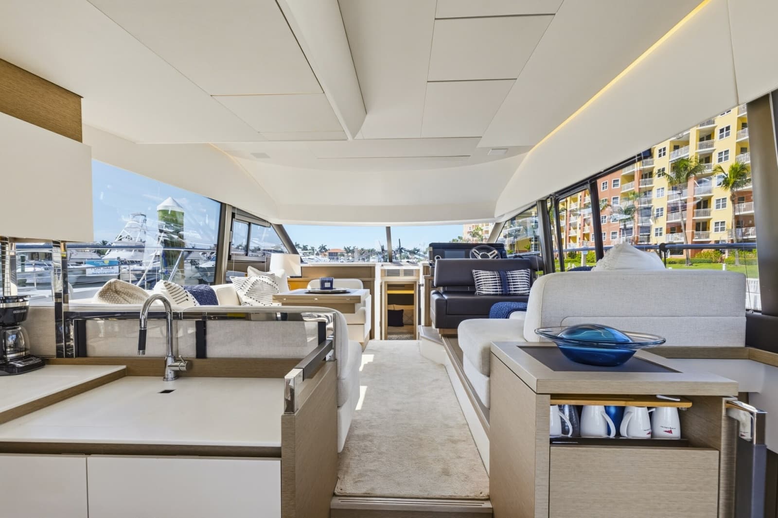 2022 Prestige 520 Fly