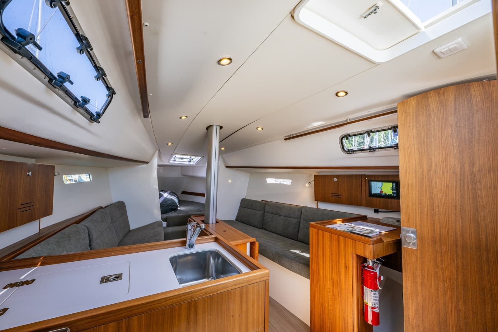 2018 J Boats J/97E