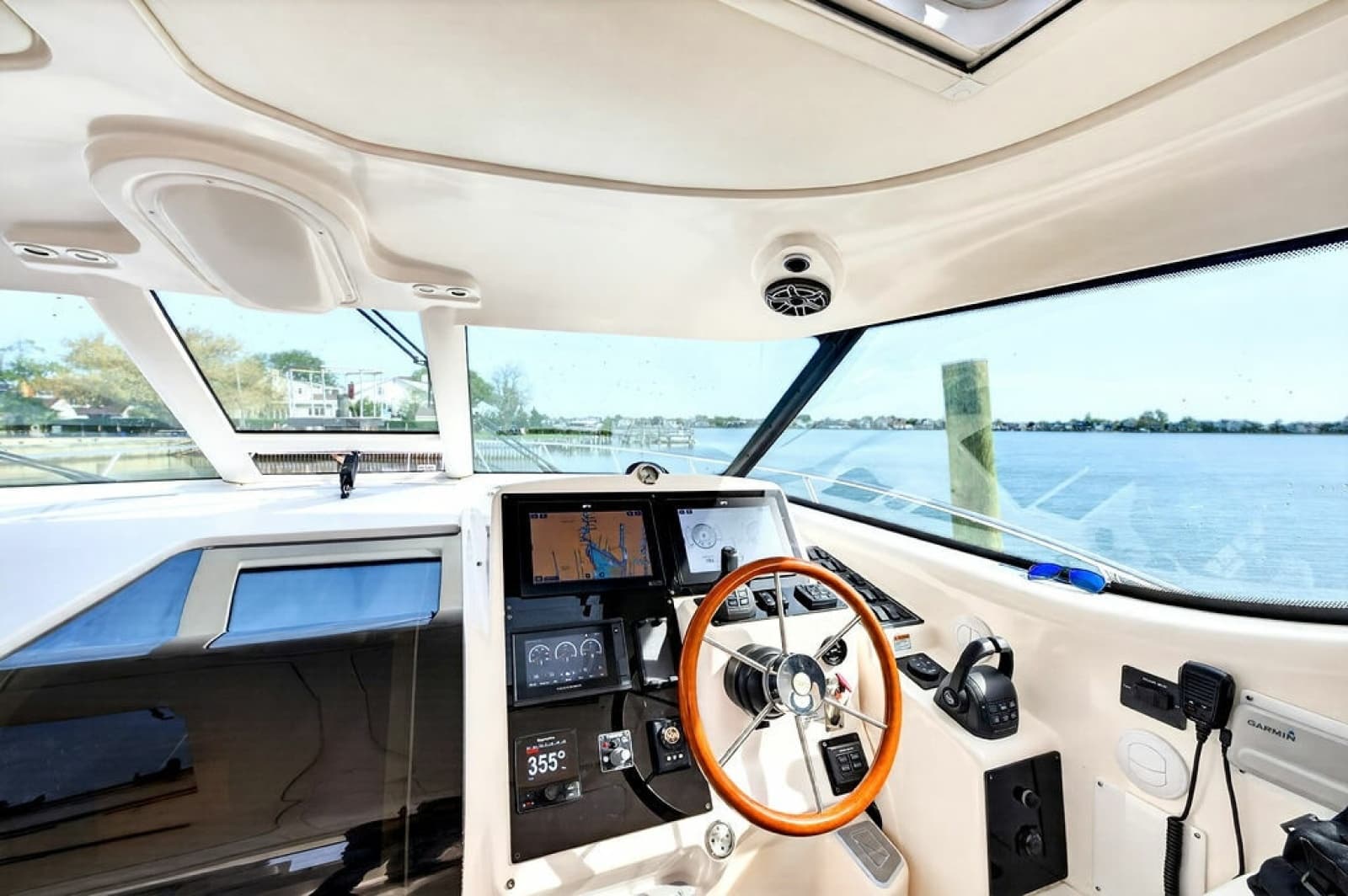 2006 Tiara Yachts 4300 Sovran