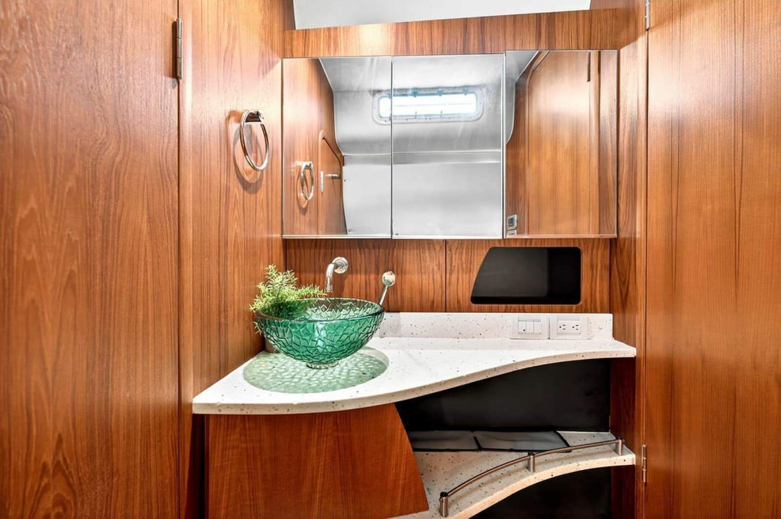 2006 Tiara Yachts 4300 Sovran