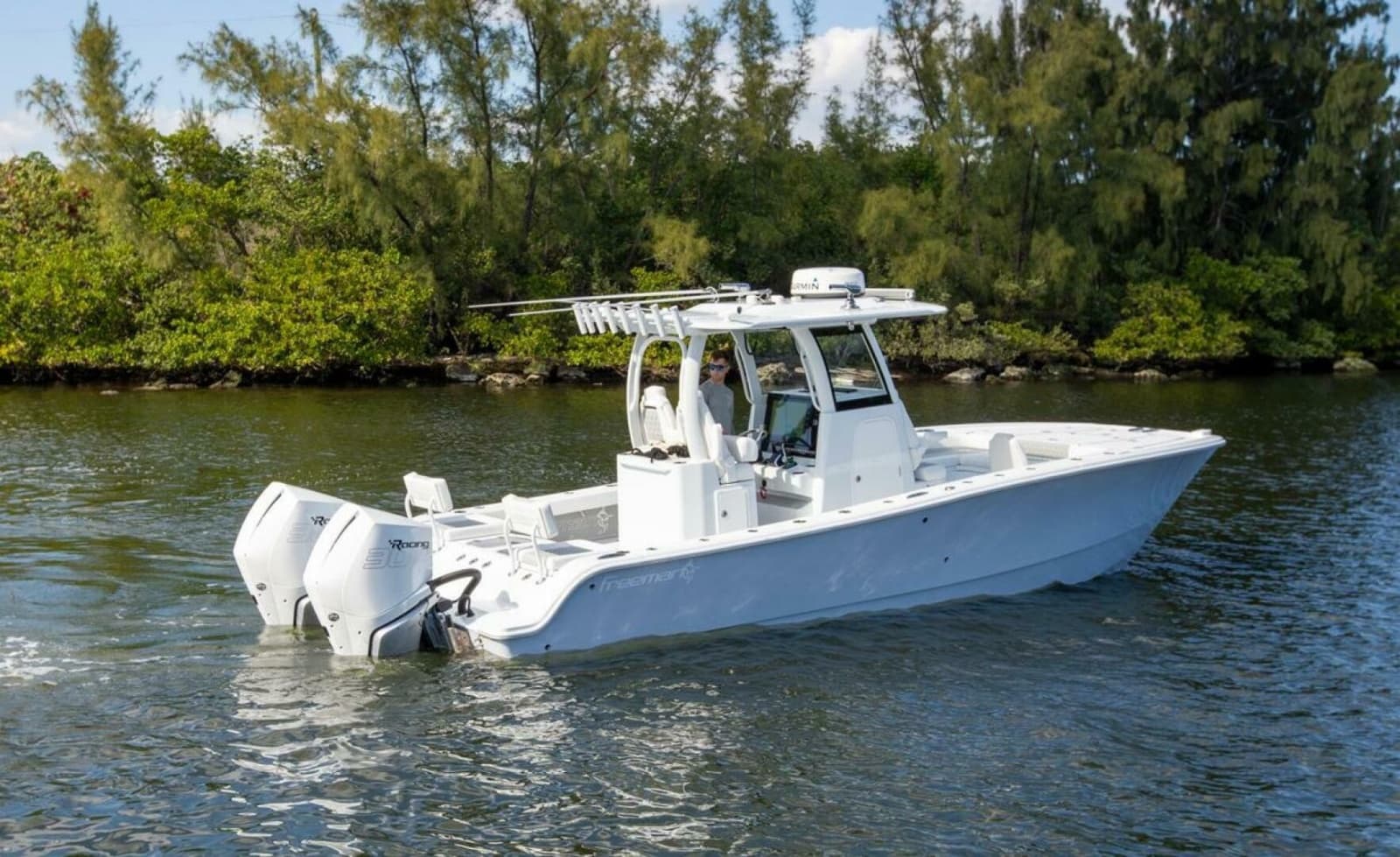 2023 Freeman 28 Bay Hybrid