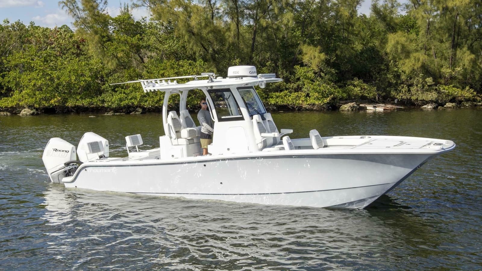 2023 Freeman 28 Bay Hybrid
