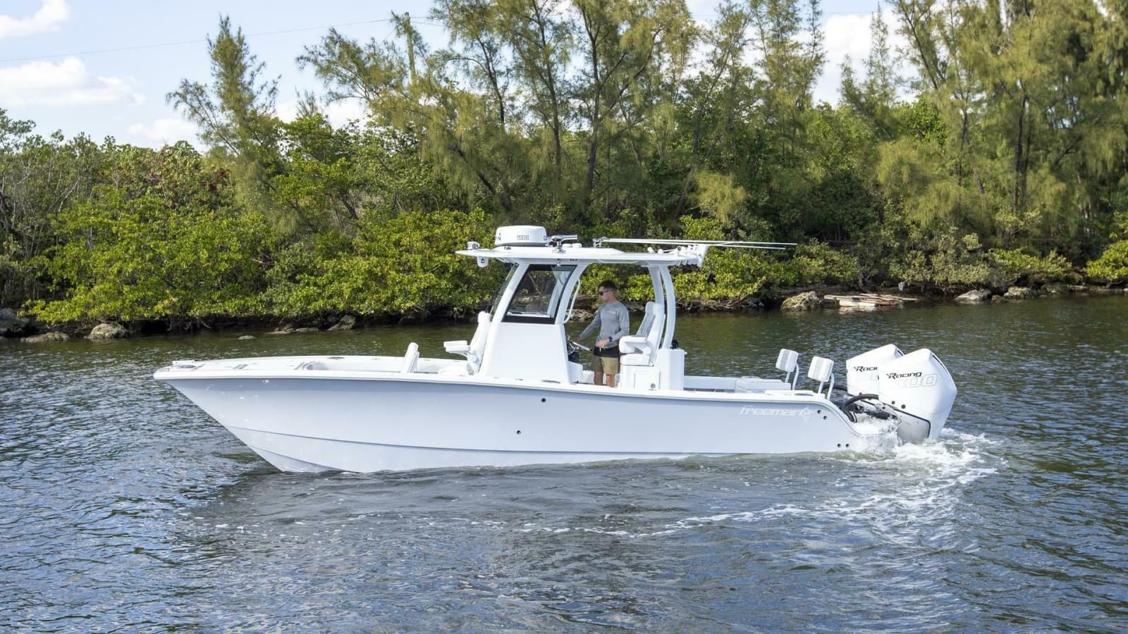 2023 Freeman 28 Bay Hybrid