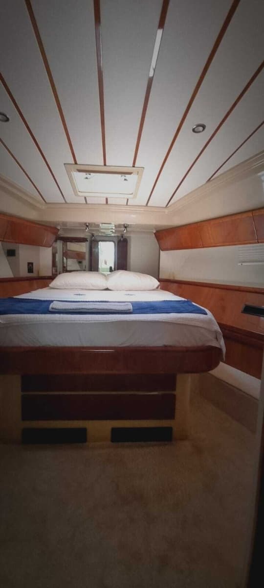 2001 Ferretti Yachts 