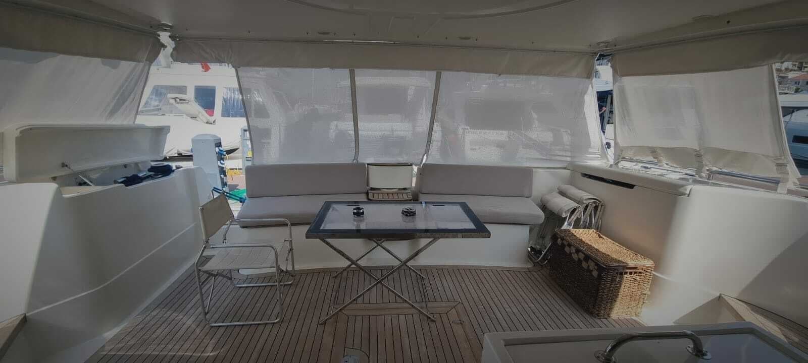 2001 Ferretti Yachts 