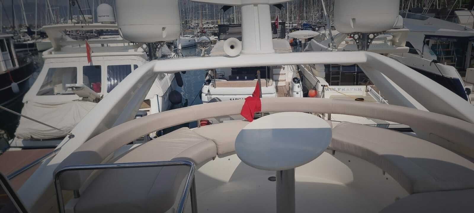2001 Ferretti Yachts 