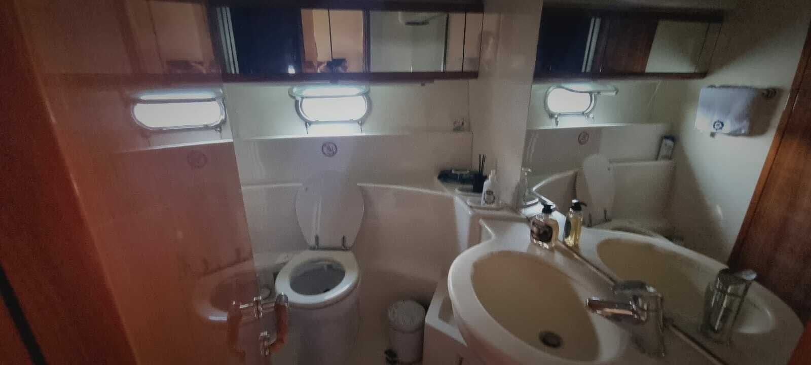 2001 Ferretti Yachts 
