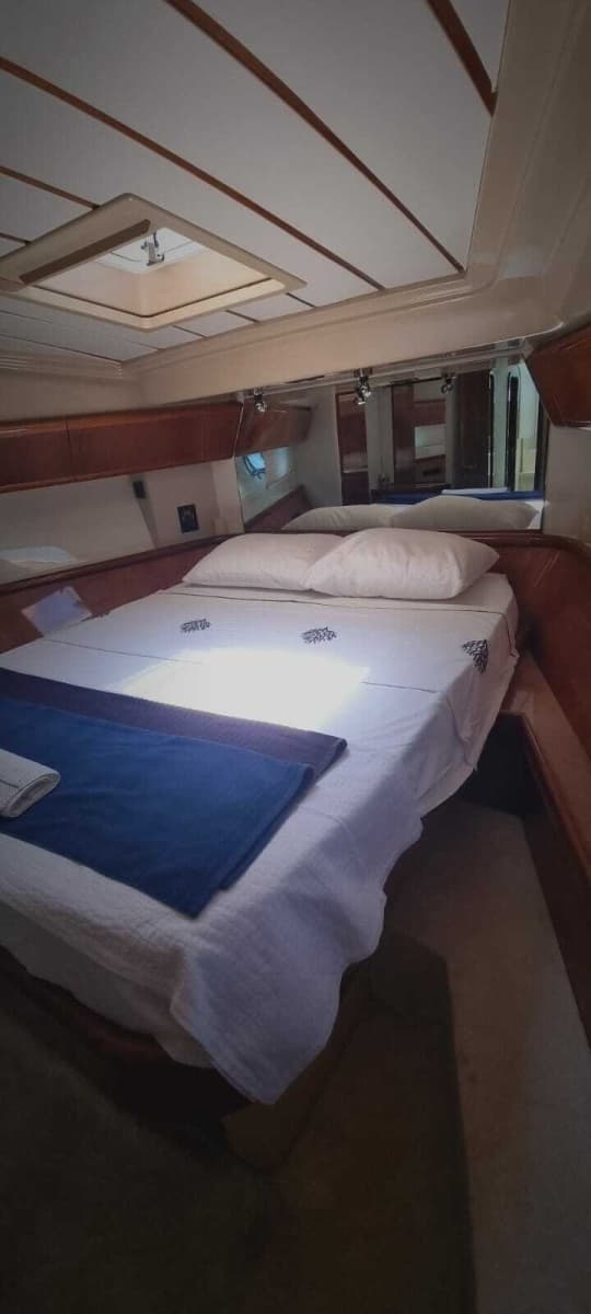 2001 Ferretti Yachts 