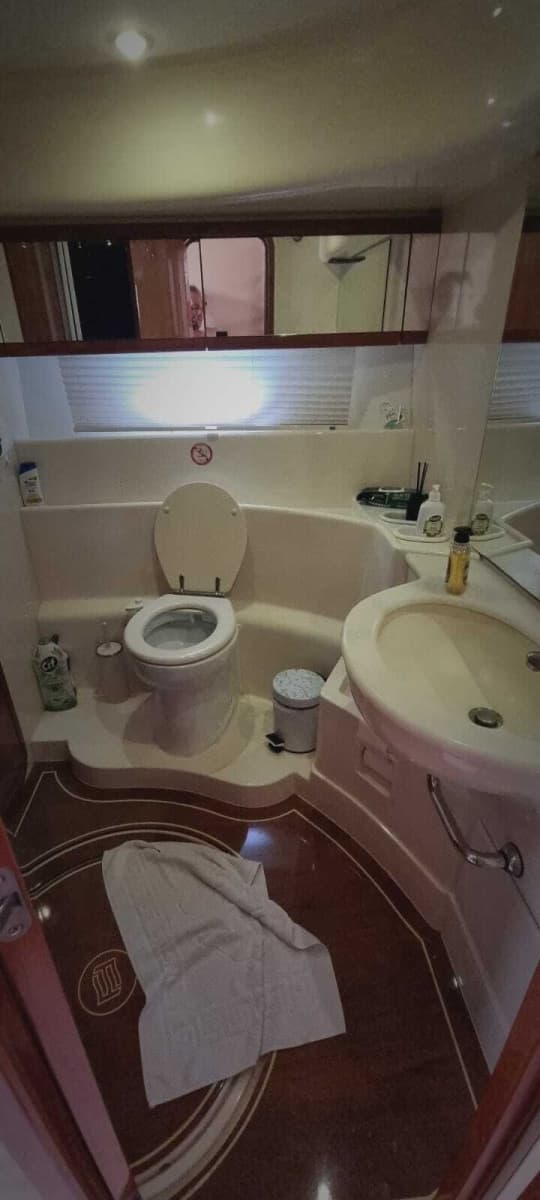 2001 Ferretti Yachts 