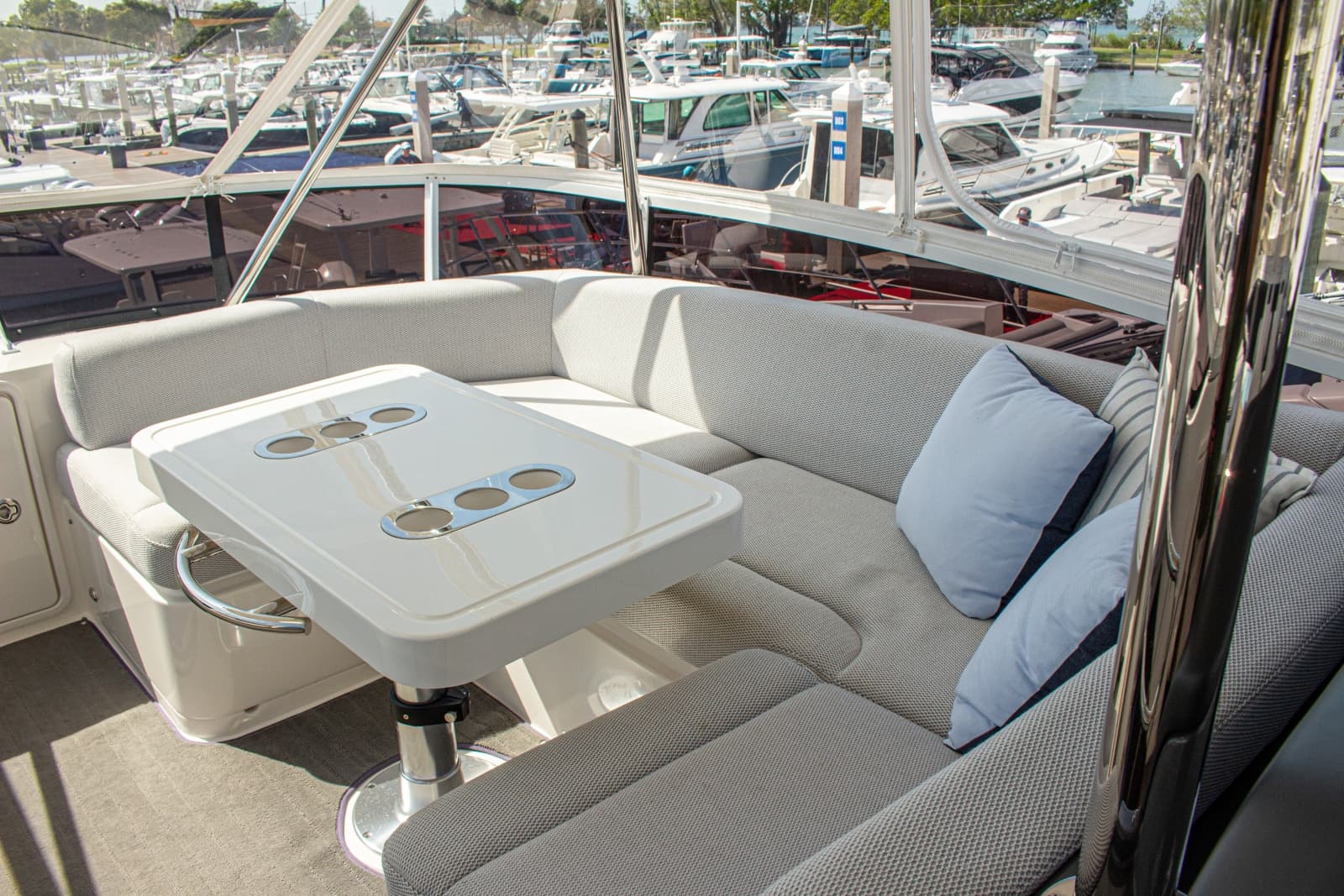 2025 Riviera 46 Sports Motor Yacht