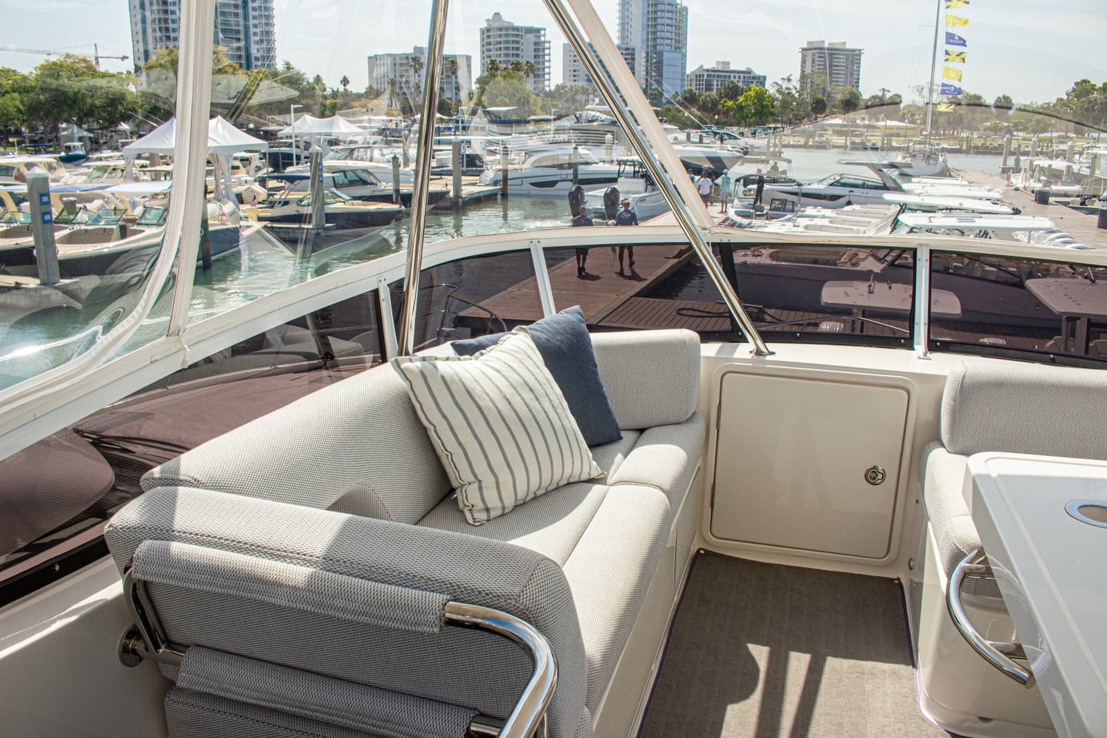 2025 Riviera 46 Sports Motor Yacht