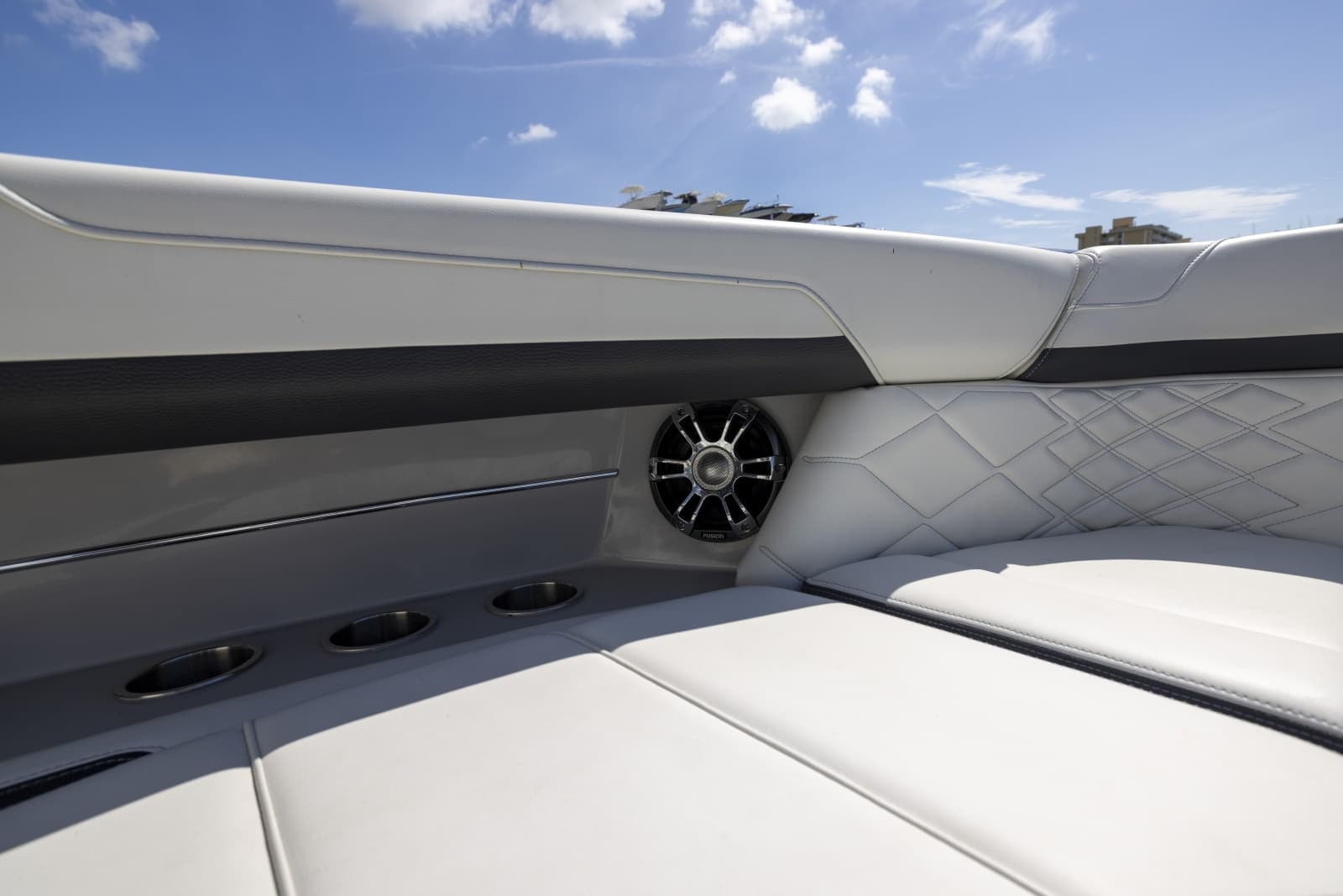 2023 Regal 3300