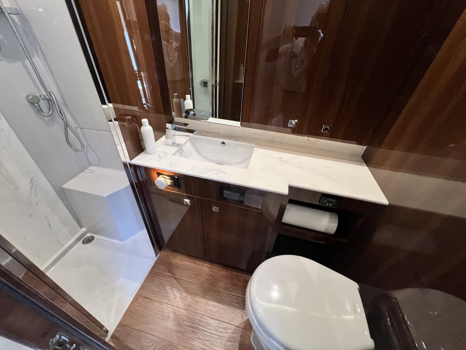 2021 Cruisers Yachts 50 Cantius