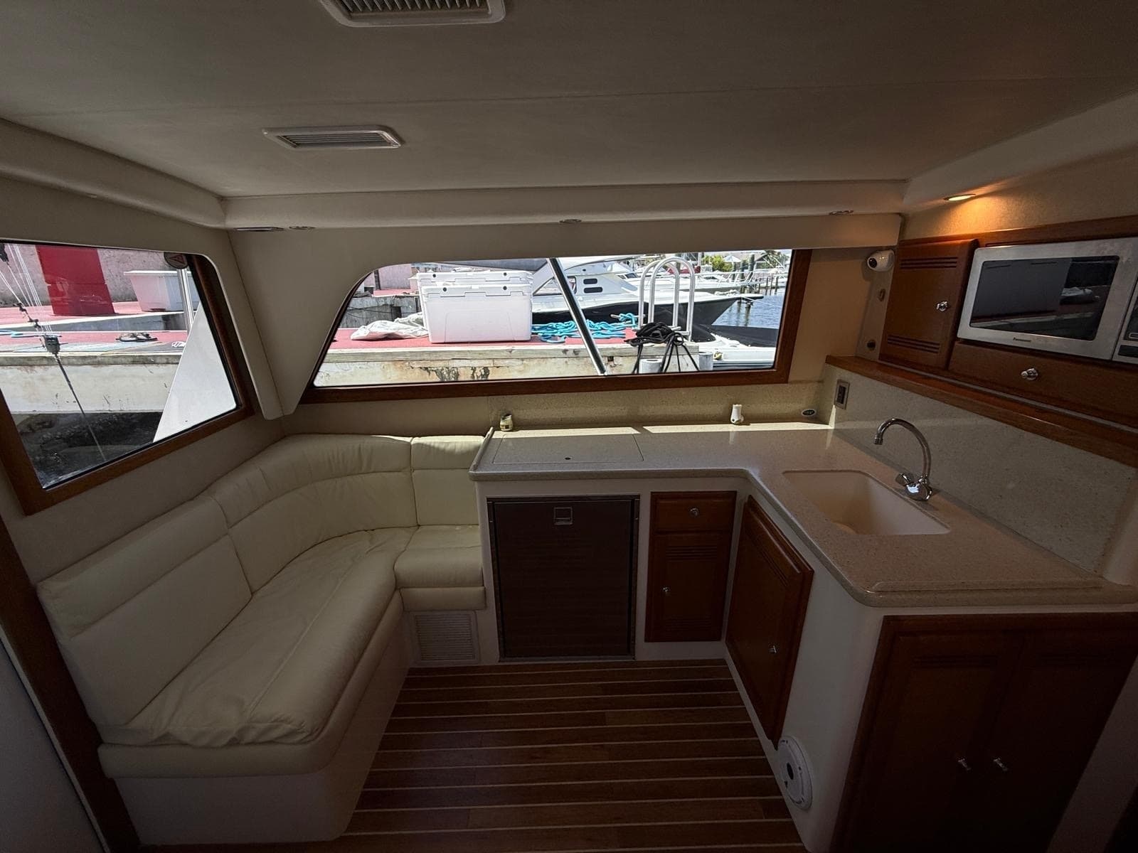 2005 Cabo 35 Flybridge