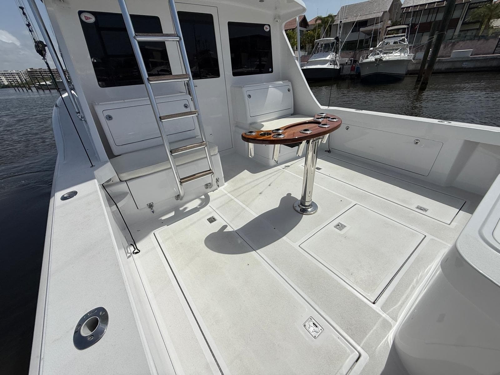 2005 Cabo 35 Flybridge