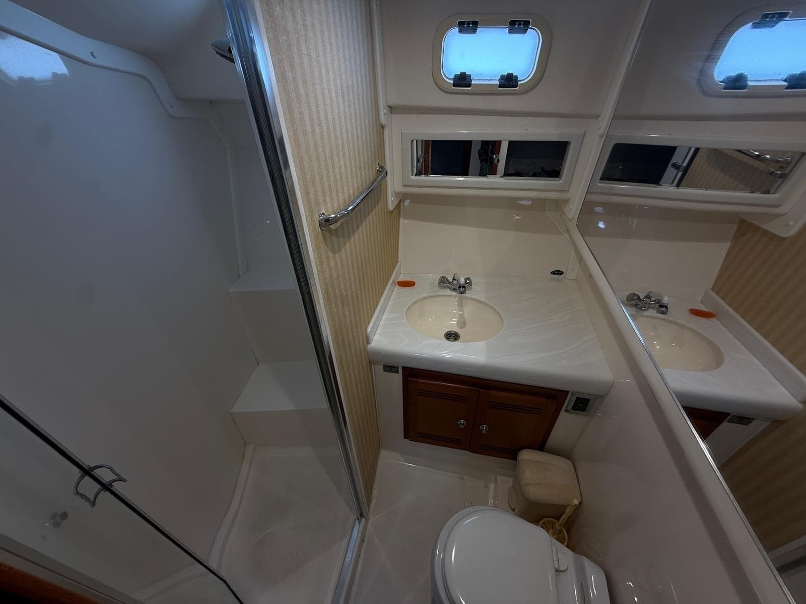 2005 Cabo 35 Flybridge